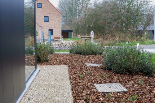 Arbo-Flora Op niveau brengen van putten, plaatsen van Cortenstaal afboording aan siergrind