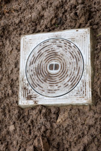 Arbo-Flora Plaatsen van aluminium putdeksel 315mm