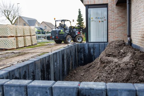 Arbo-Flora Plaatsen van palisades rond plantvak